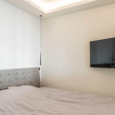 Superb One Bedroom Flat And Terrace - Center
